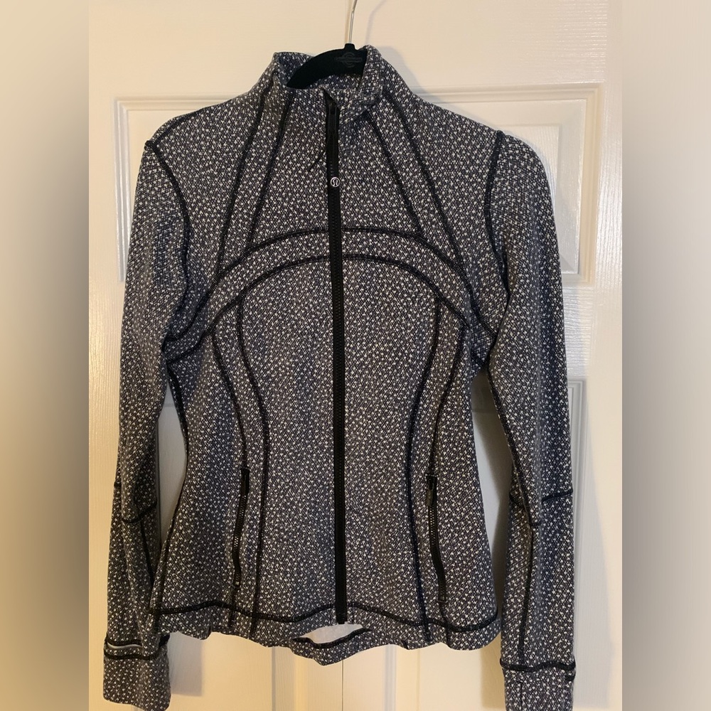 Lululemon define jacket size 6
